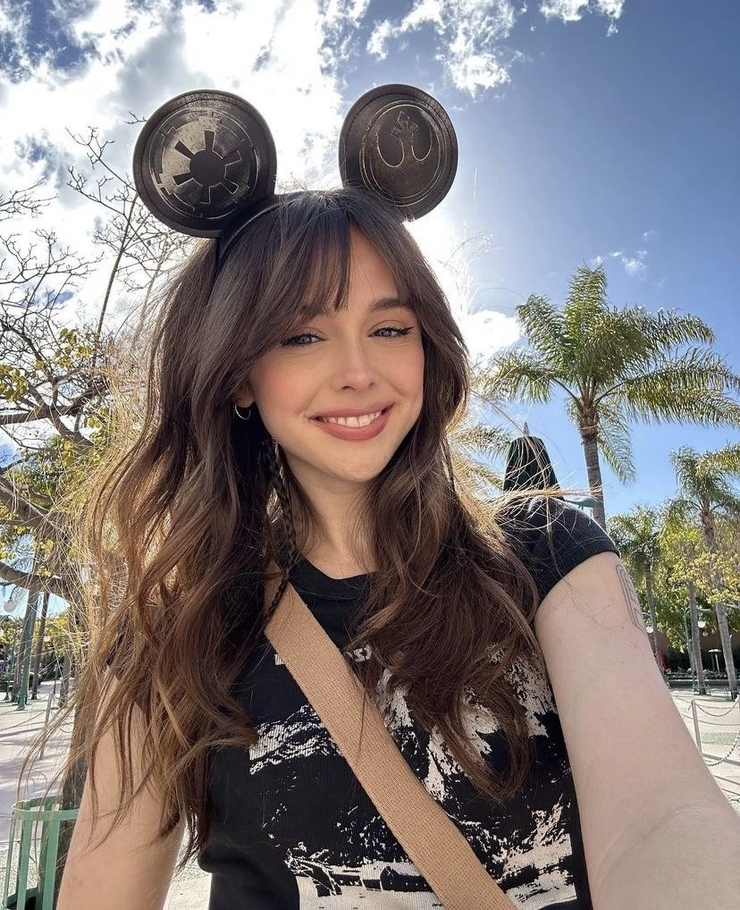 Acacia Brinley image