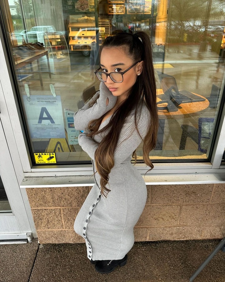 Picture of Alahna Ly(03)