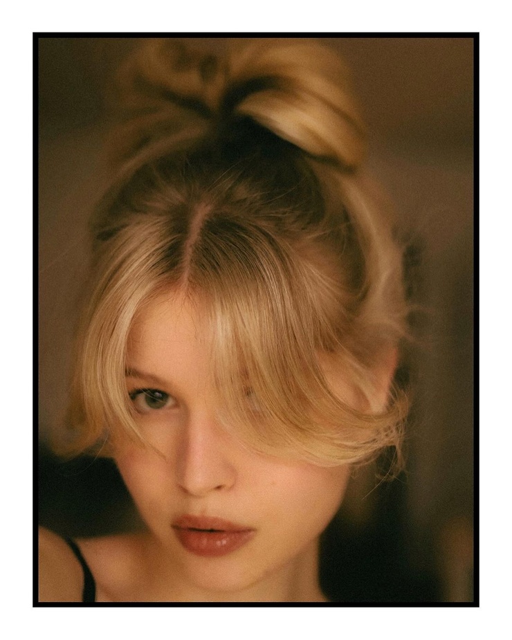 Picture of Luna (model)