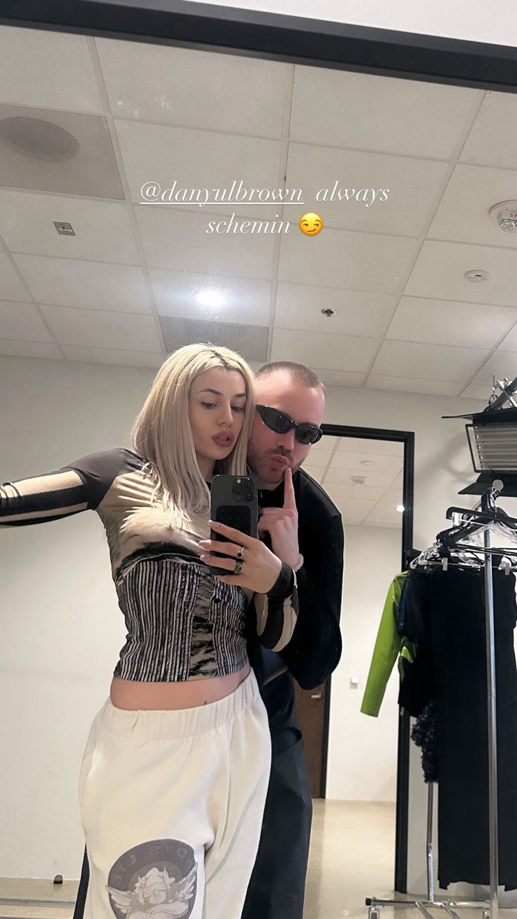 Ava Max image