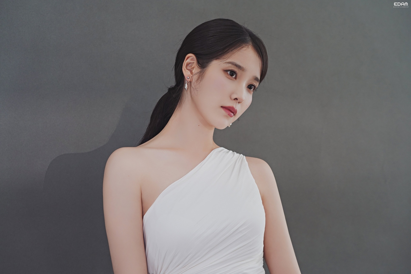 IU