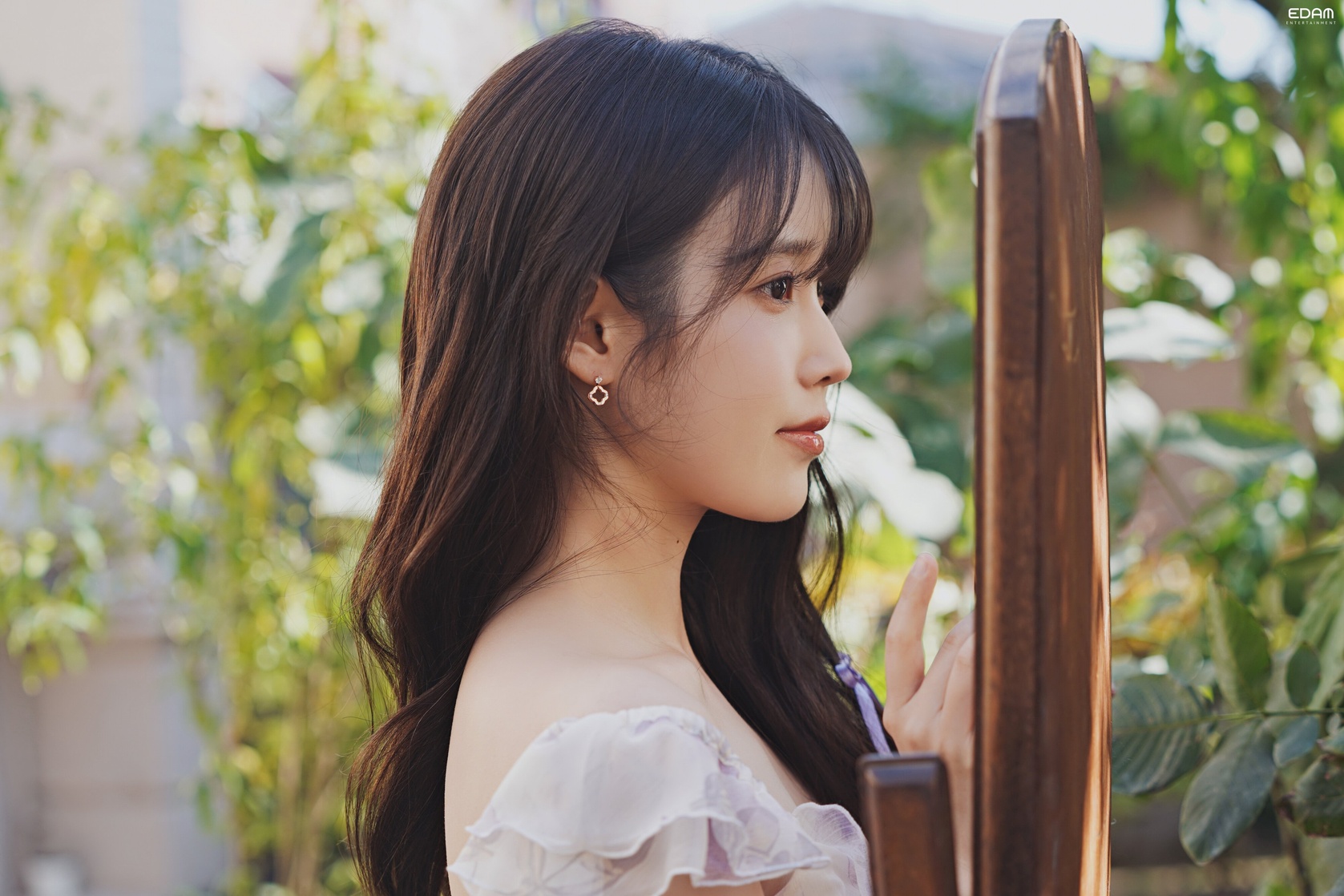 IU