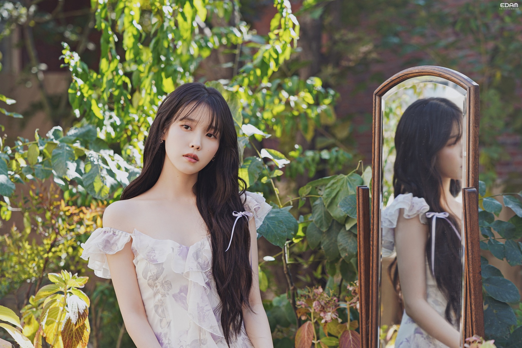 IU