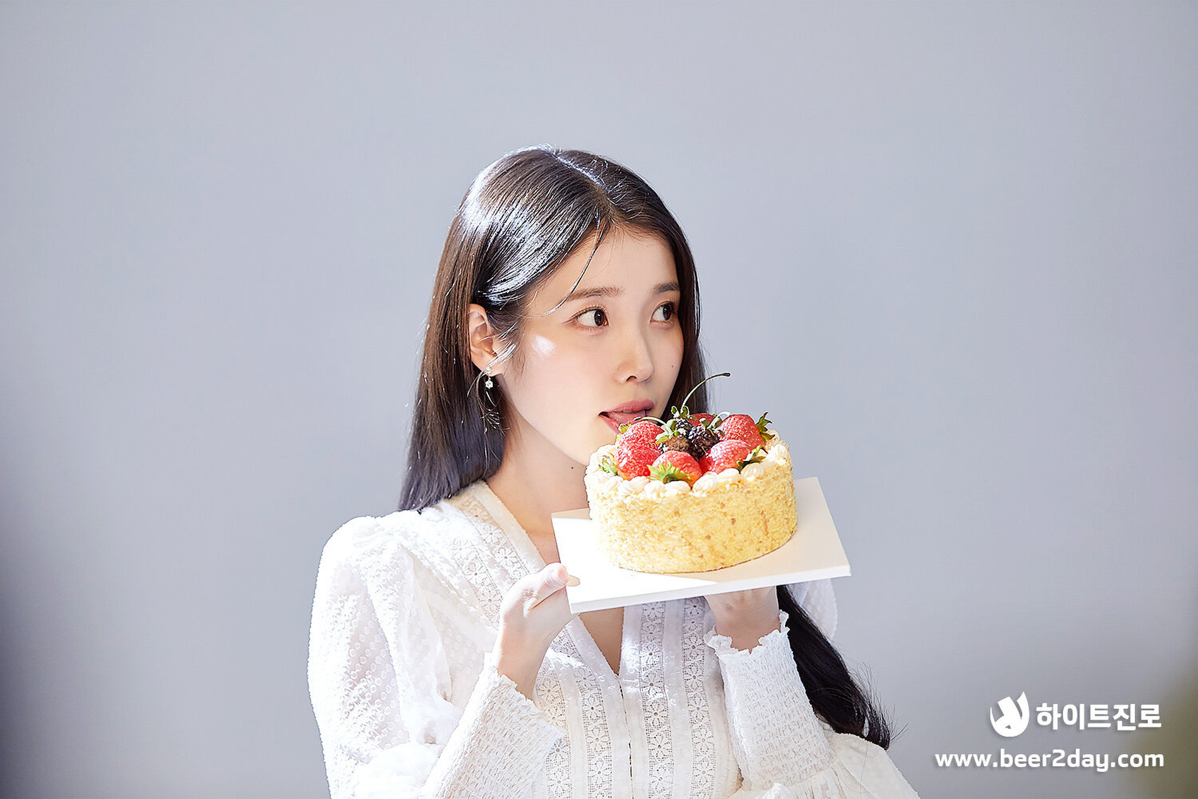 IU