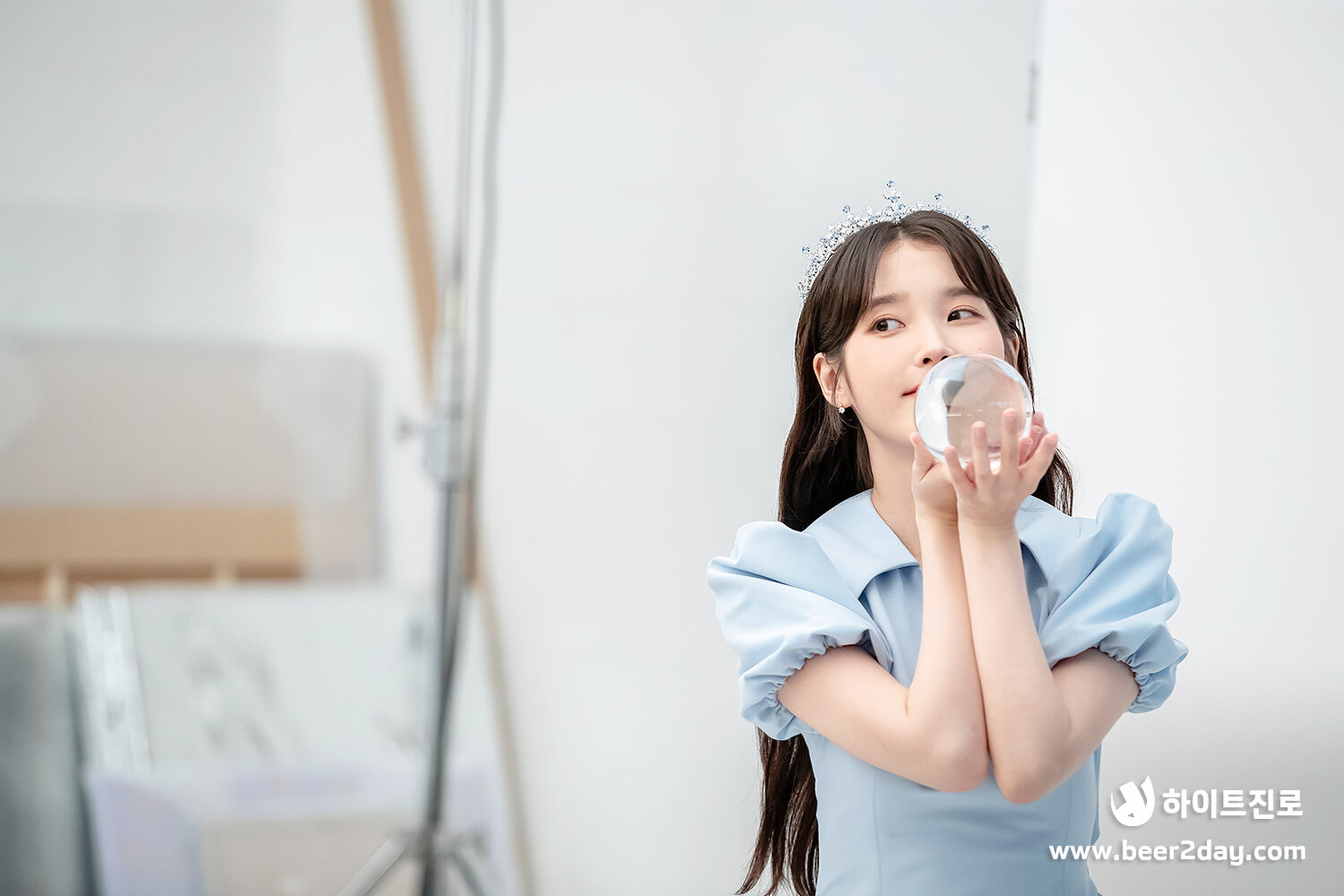 IU