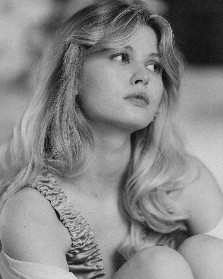 Picture of Luna (model)