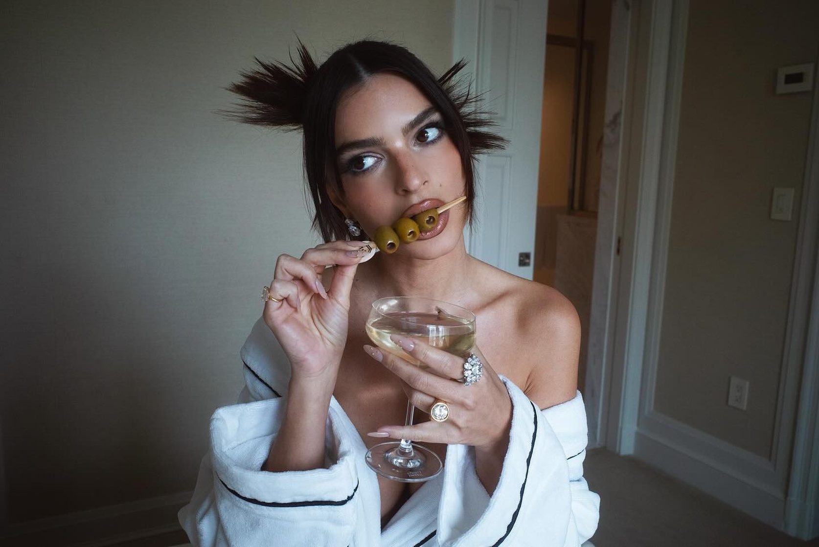 Emily Ratajkowski