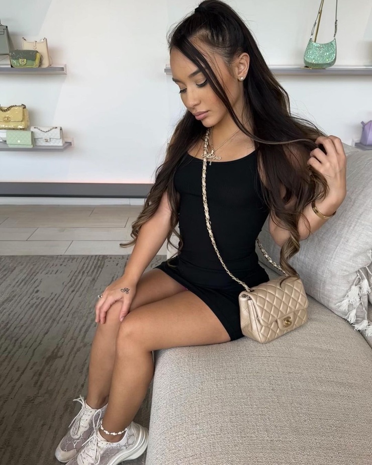 Picture of Alahna Ly(04)