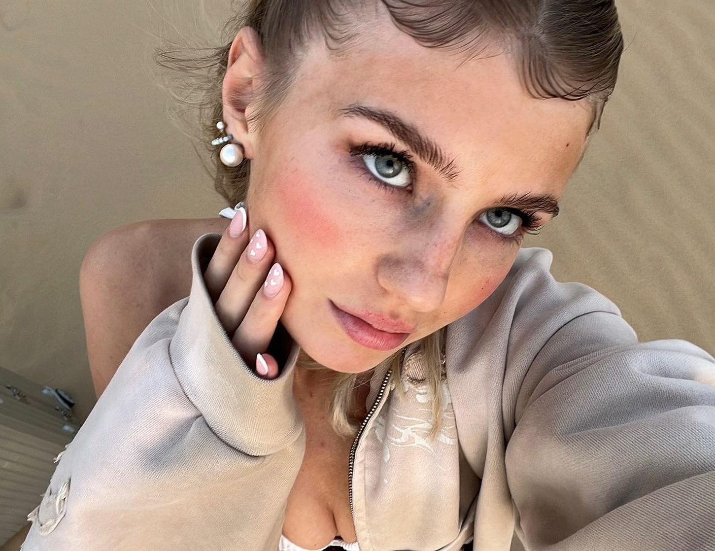Elena Zoe