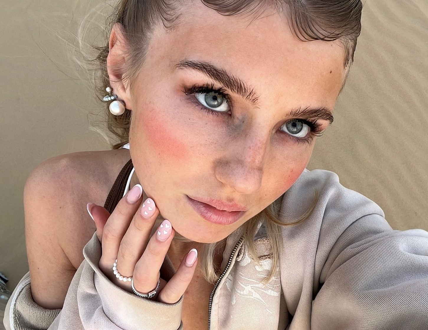 Elena Zoe