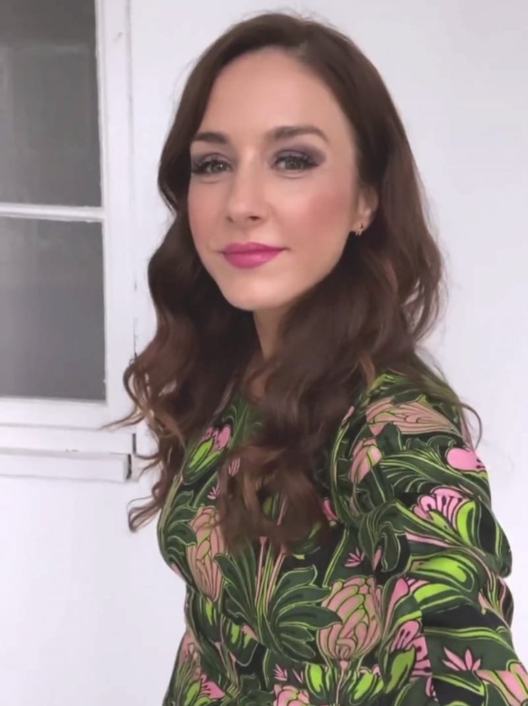Picture of Erin Karpluk