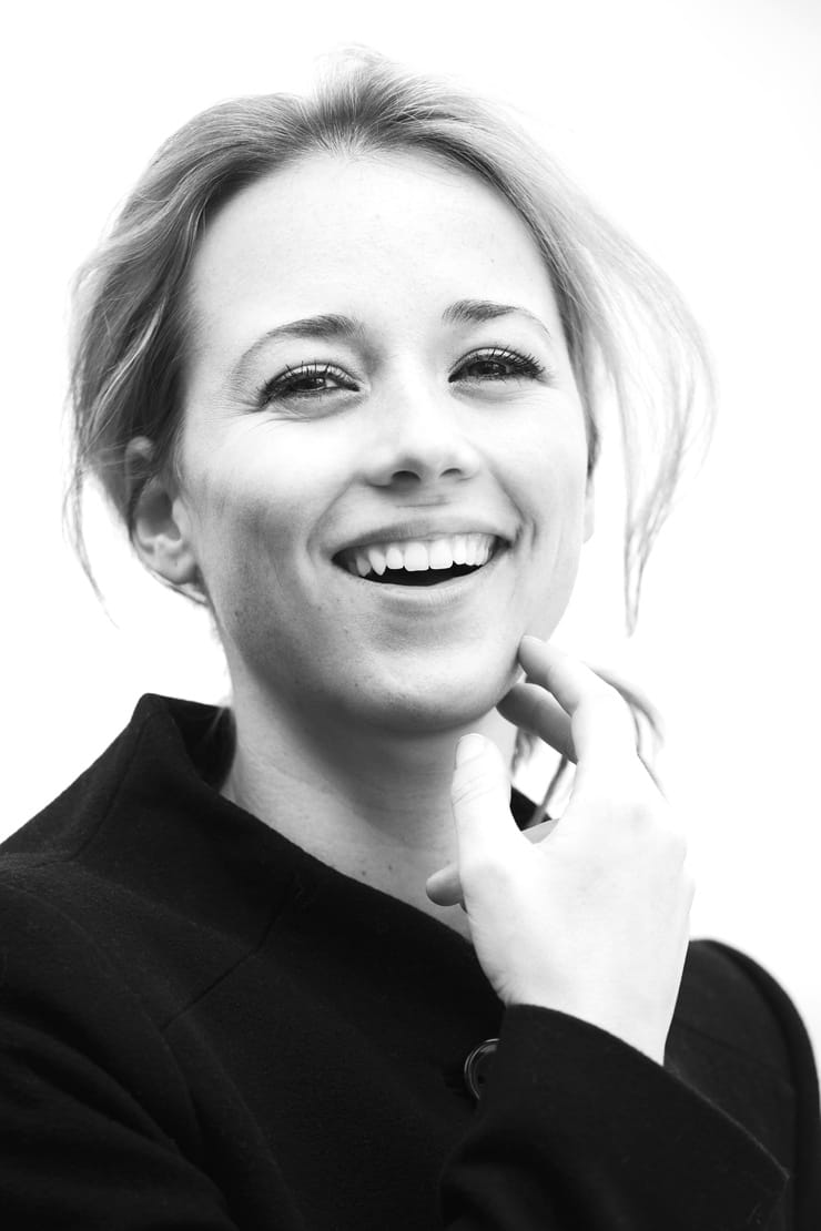 Karine Vanasse la tete dans les nuages