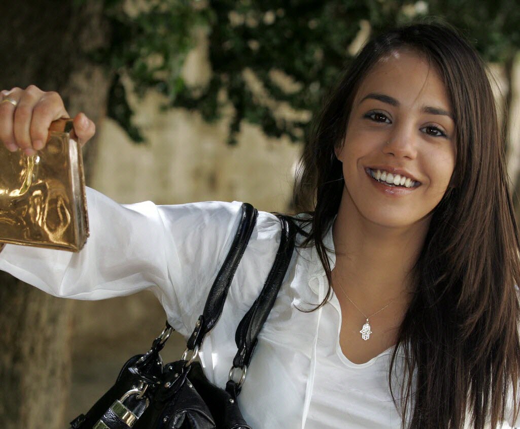 Alice Belaïdi