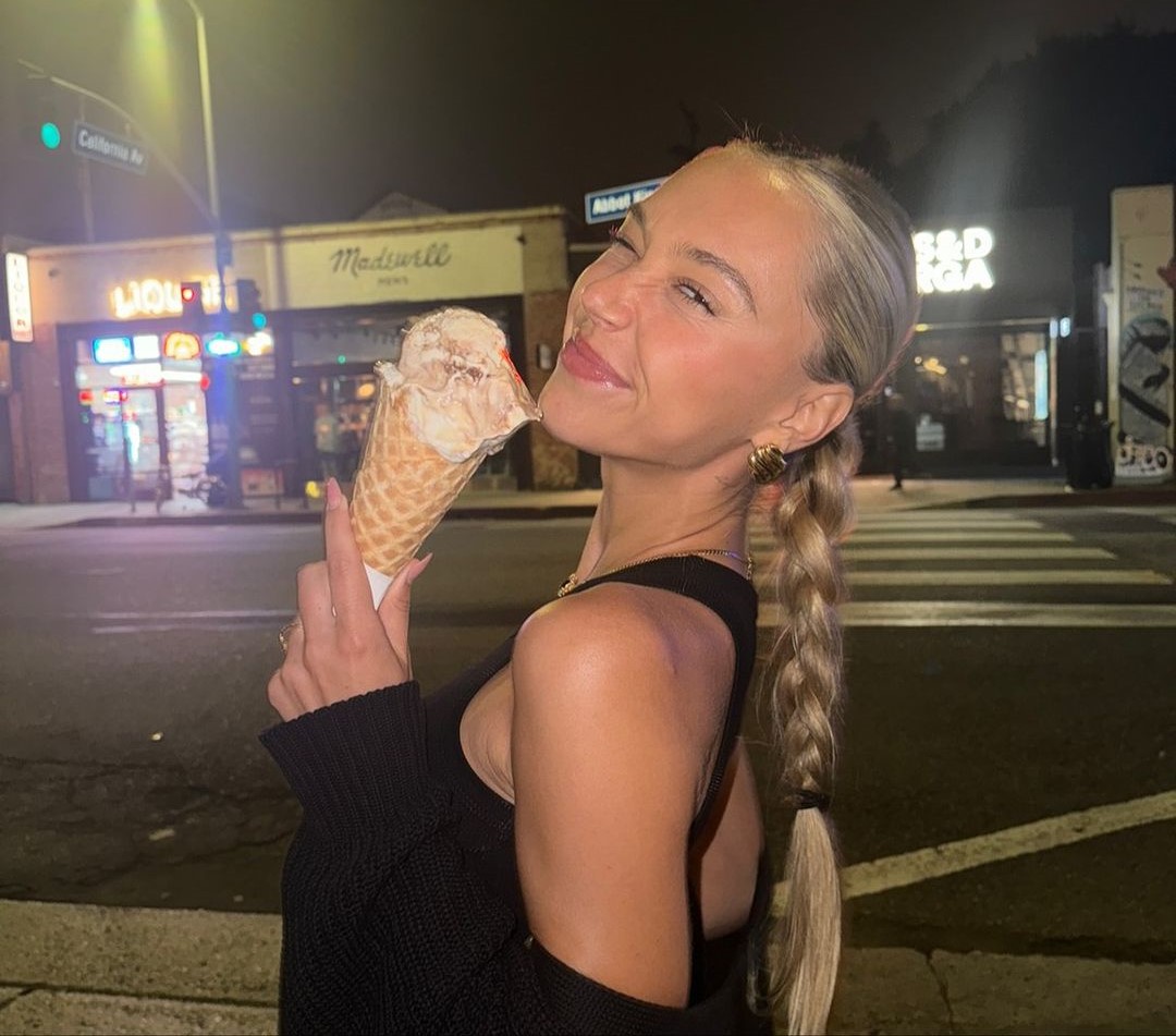 Alexis Ren