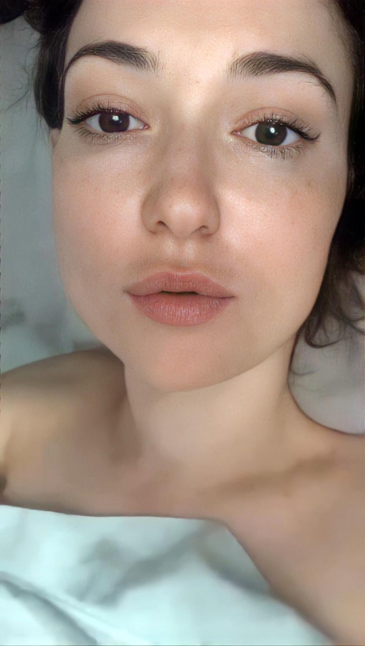 Picture of Milana Vayntrub