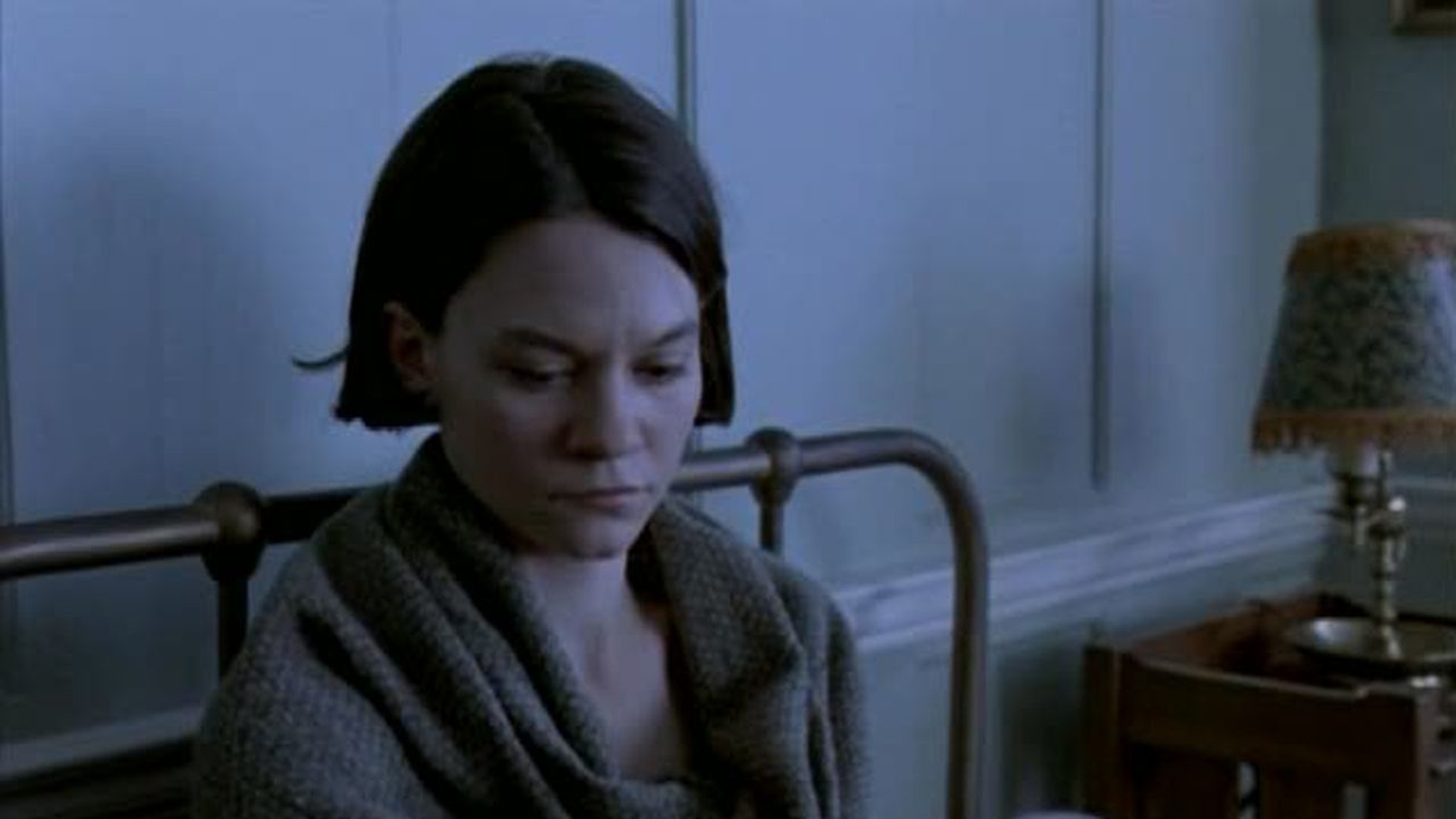 Une jeune fille à la fenêtre