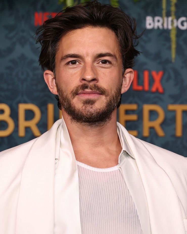 Jonathan Bailey picture