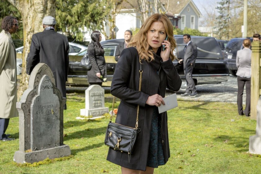 Three Bedrooms, One Corpse: An Aurora Teagarden Mystery