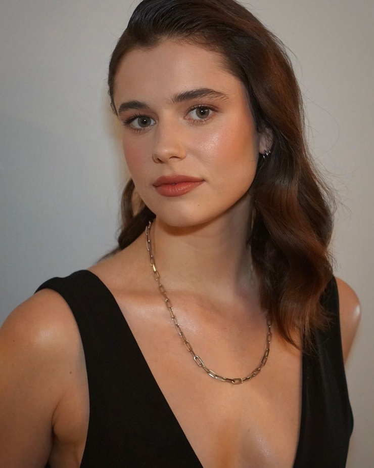 Picture of Alison Oliver