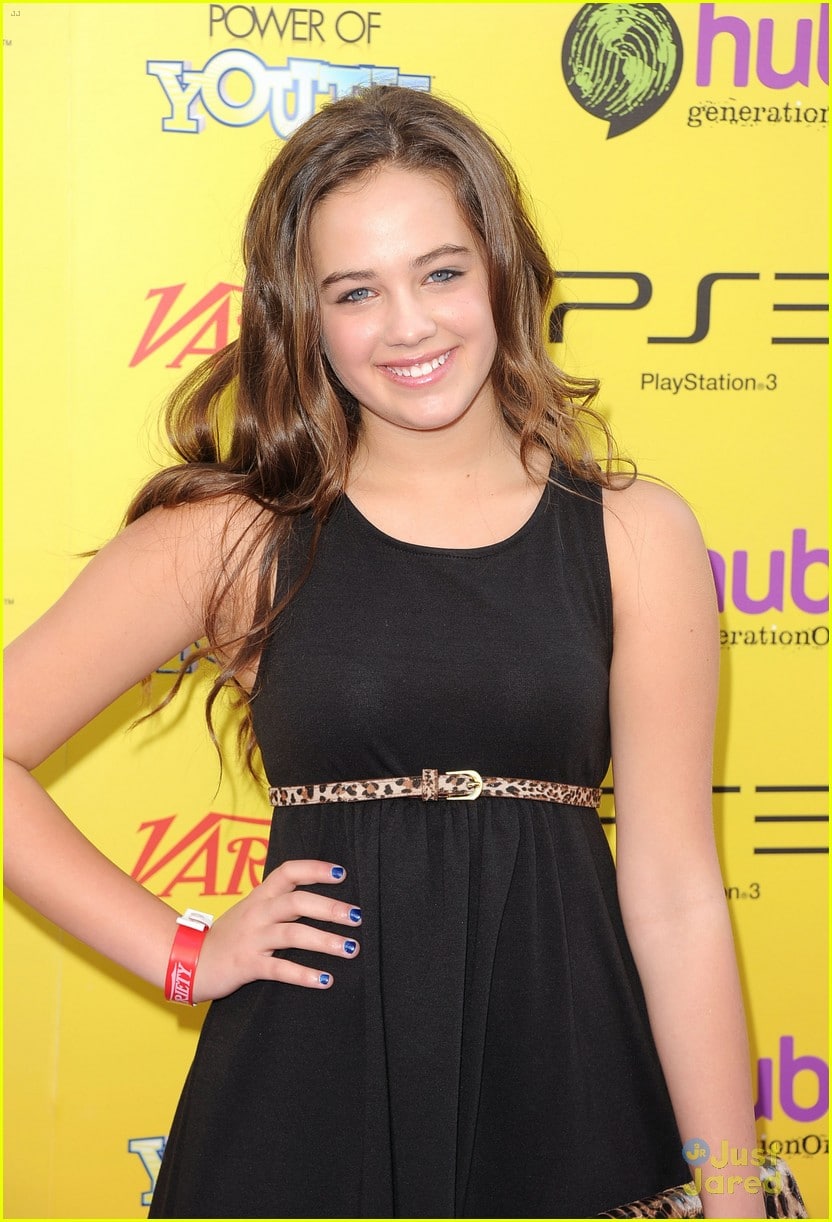 Mary Mouser picture