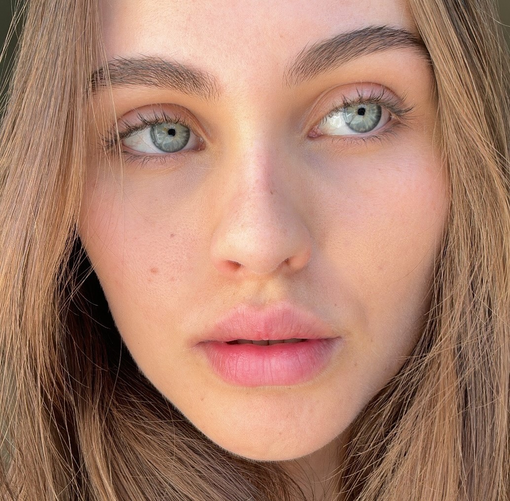 picture-of-lily-easton