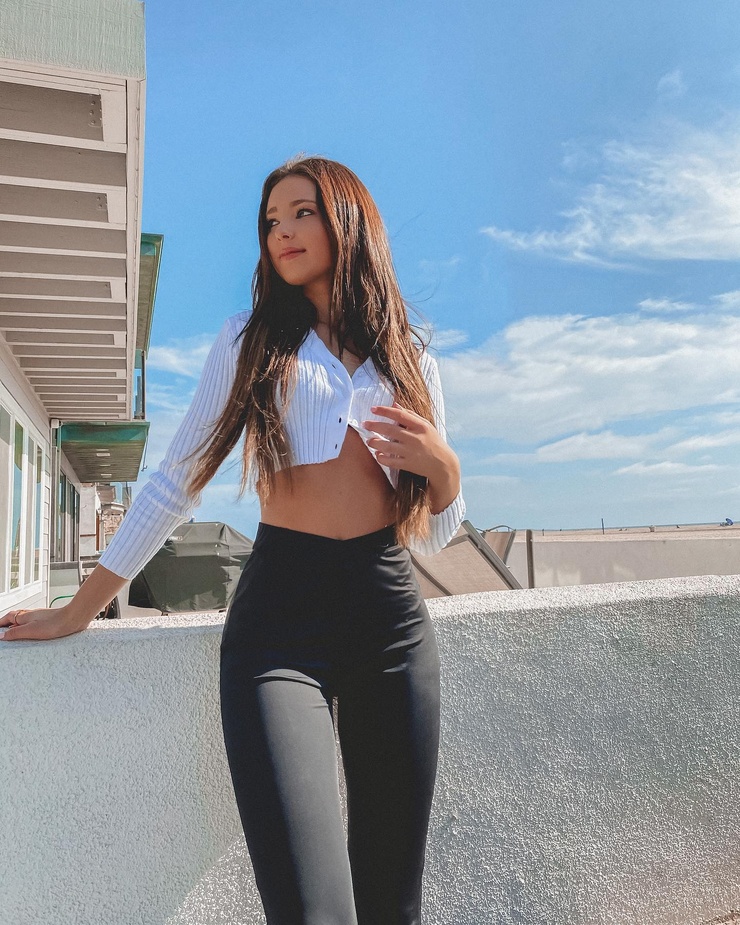Chloe Love Rosenbaum image