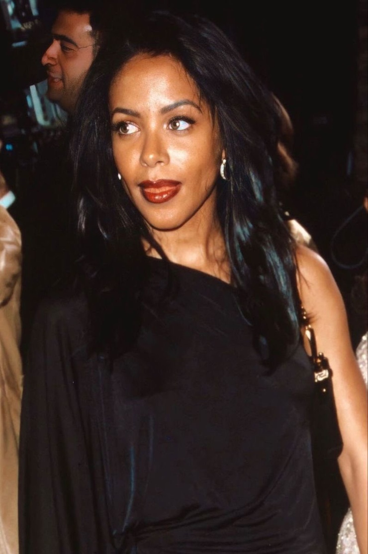 Aaliyah Picture 250x345 (mm) without Glasses Original