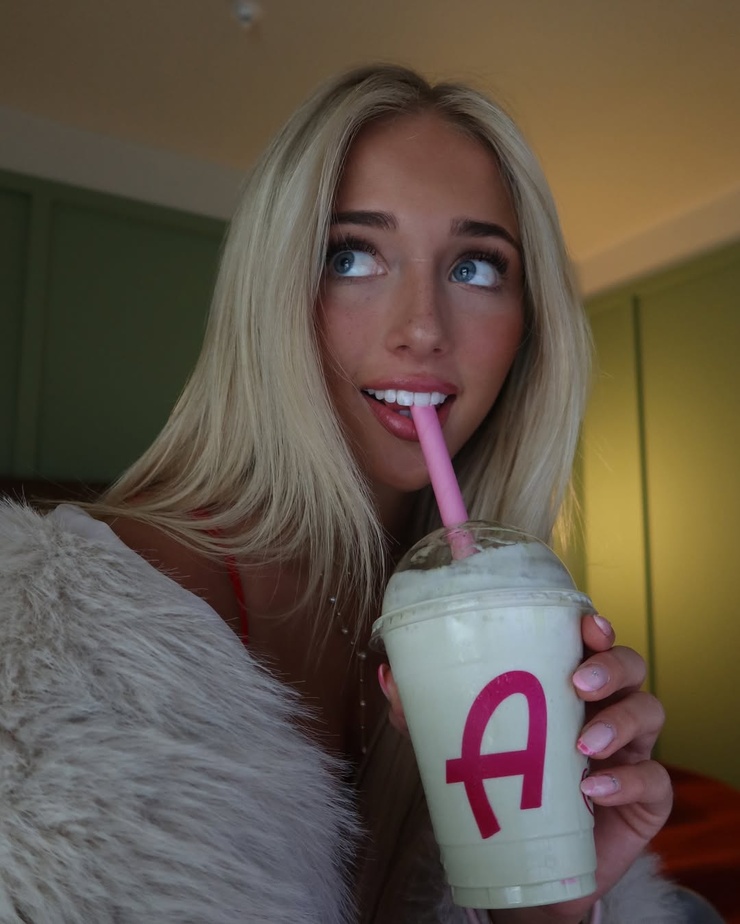 Picture of Ami Charlize