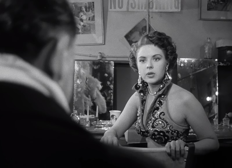 City That Never Sleeps                                  (1953)