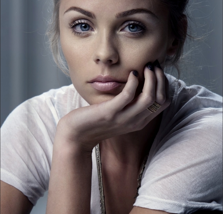 Laura Vandervoort Laura Vandervoort