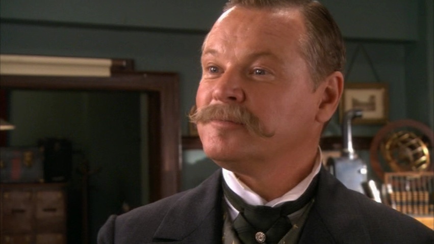 Arthur Conan Doyle (Geraint Wyn Davies)