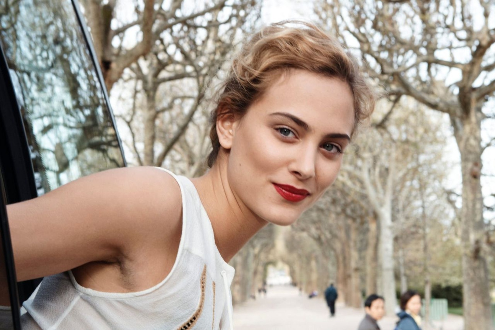 Nora Arnezeder