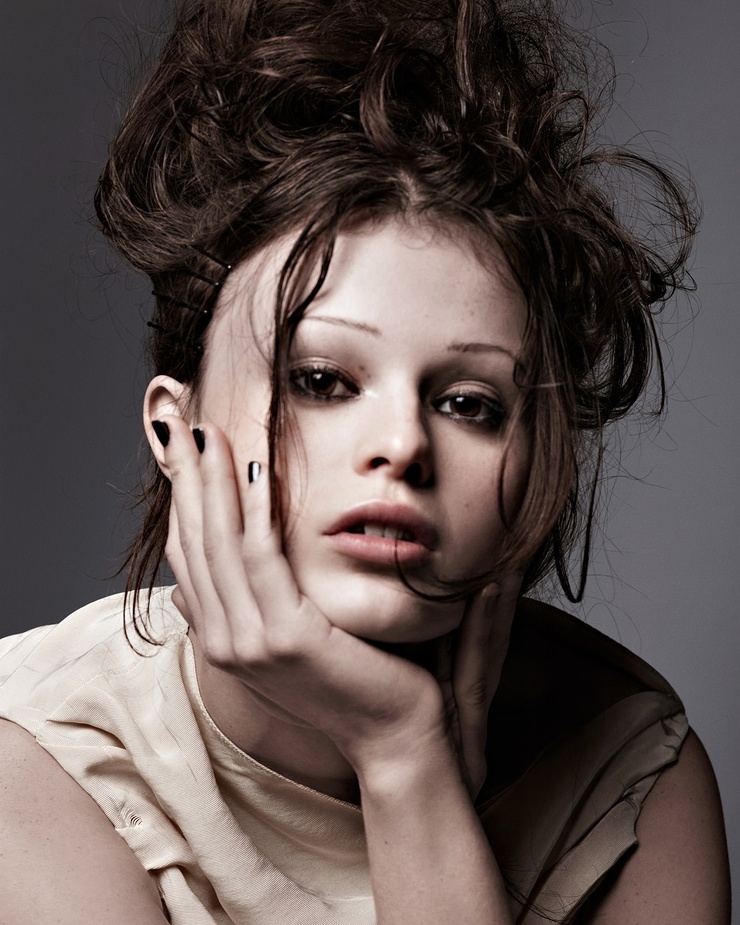 Scarlett White image