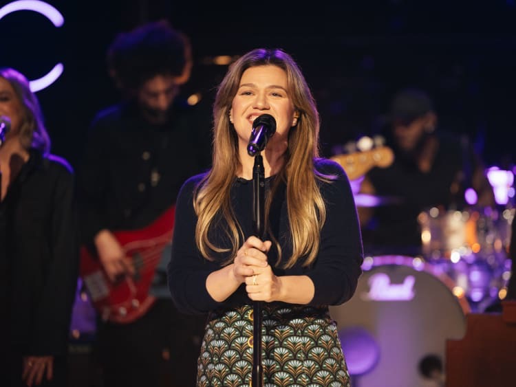 Kelly Clarkson Kelly Clarkson