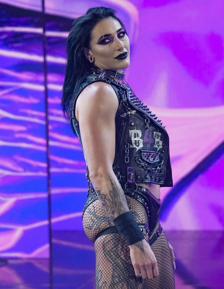 Demi Bennett (Boots) a grandezza naturale