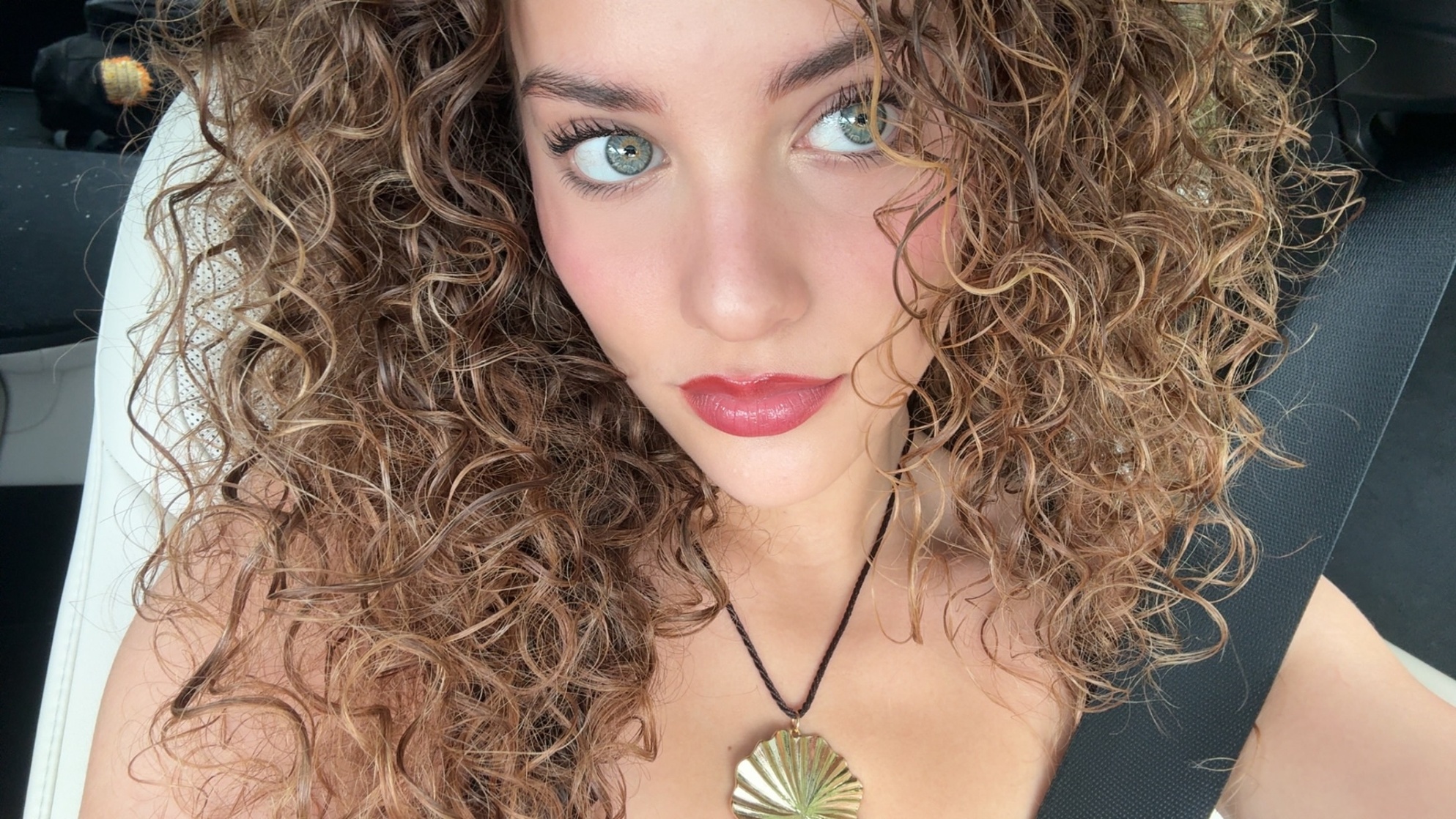Sofie Dossi Sofie Dossi