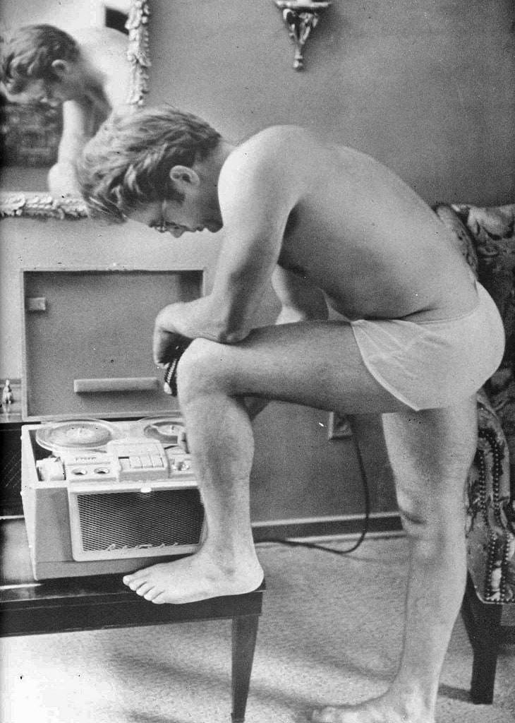 Picture of James Dean.