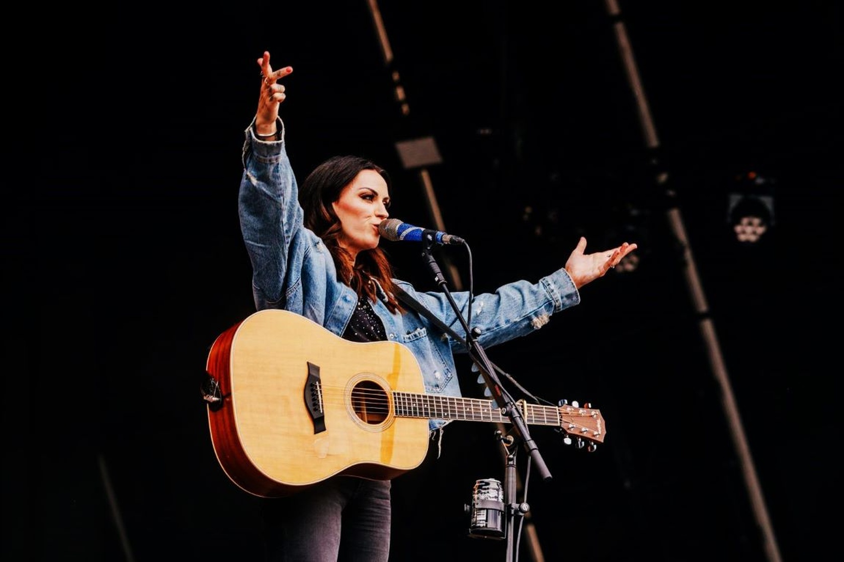 Amy Macdonald-(singer)