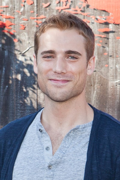 Picture of Dustin Milligan