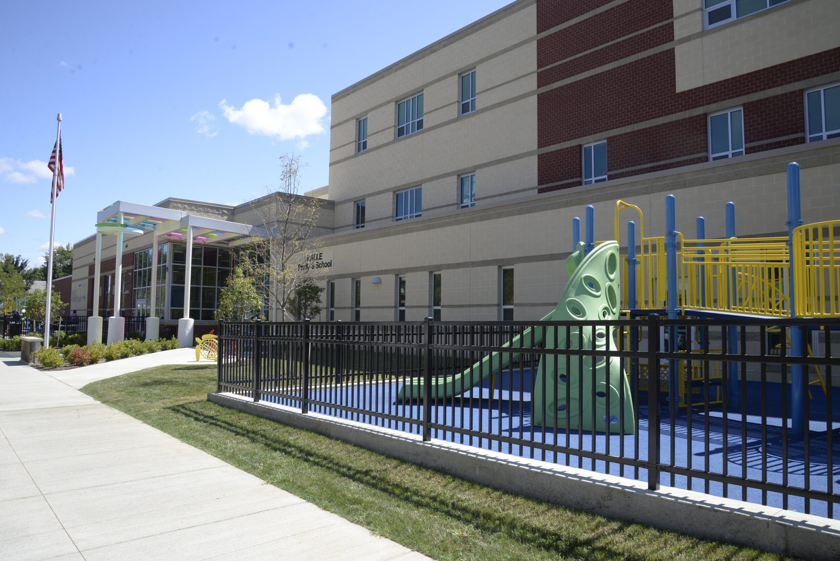 Halle School