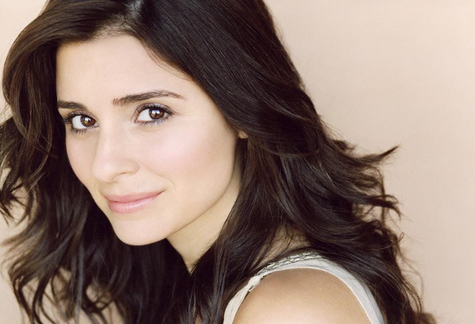 Shiri Appleby picture