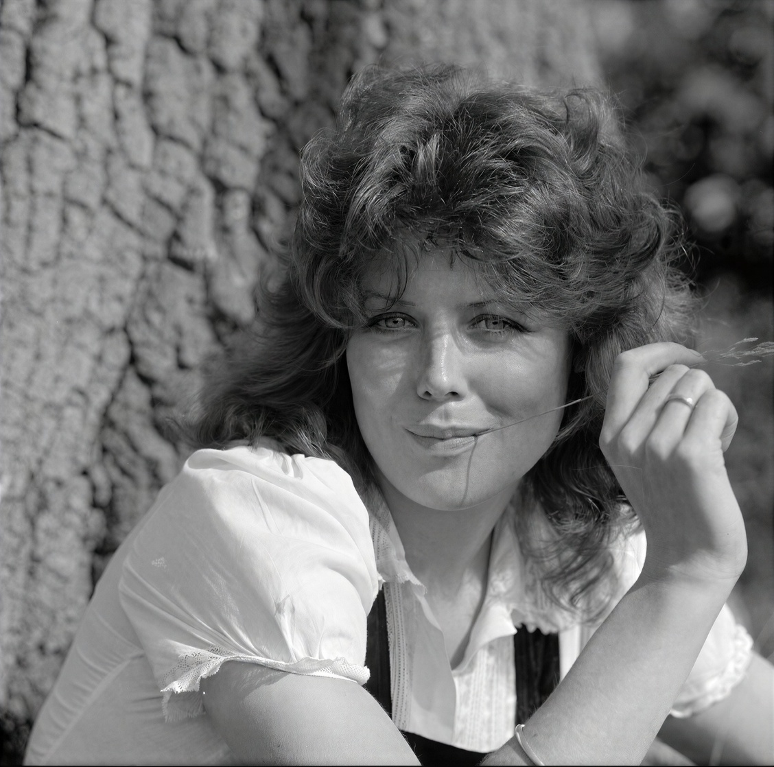Fiona Lewis
