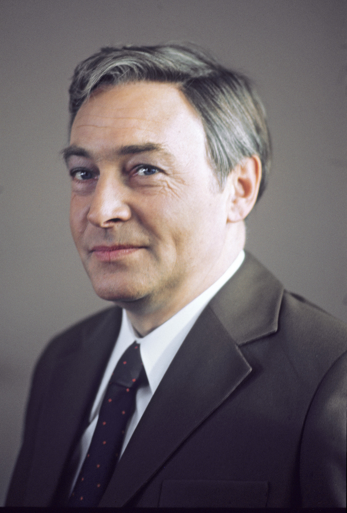 http://ilarge.lisimg.com/image/3424277/1118full-vyacheslav-tikhonov.jpg