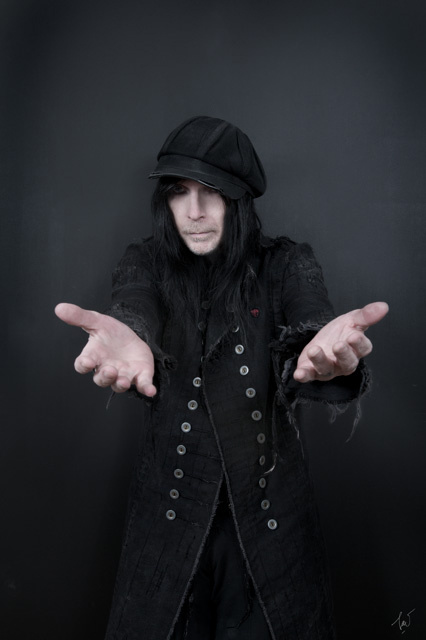 Picture of Mick Mars.