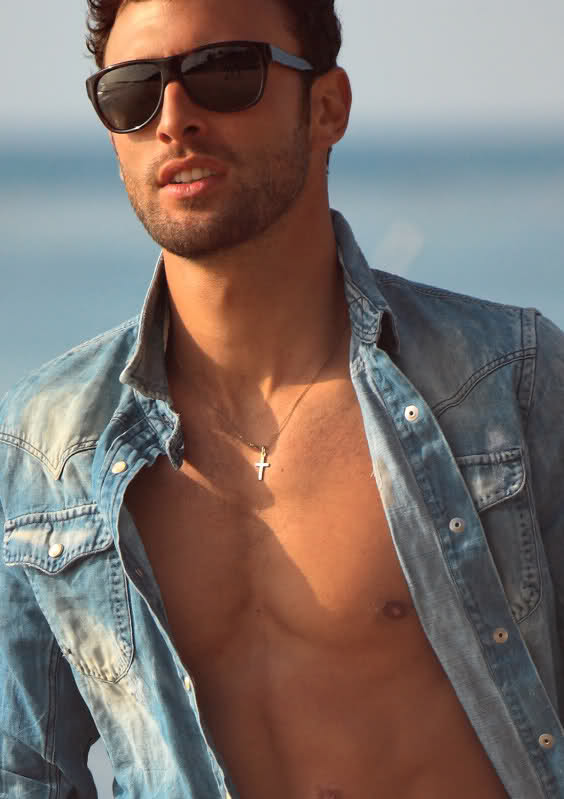 Noah Mills picture