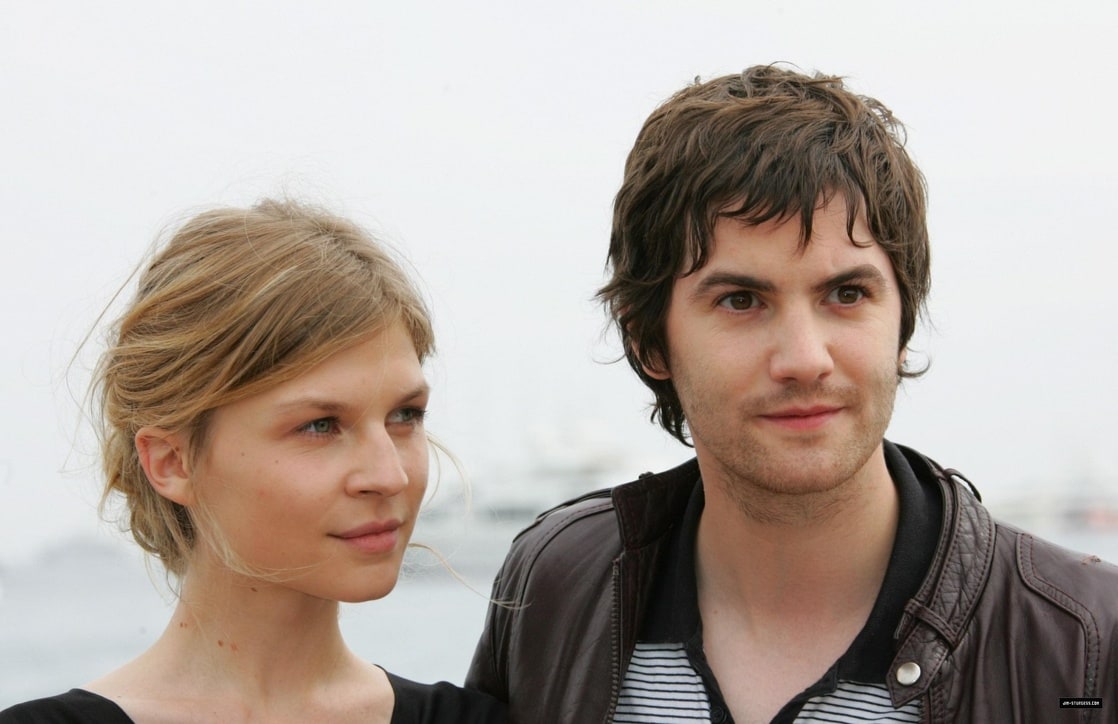 Джим стерджесс с женой. Clemence Poesy Jim Sturgess. Имоджен Путс и Джим Стерджесс.