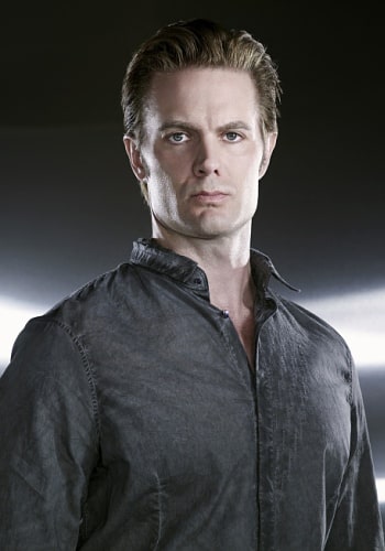 Next photo of Garret Dillahunt