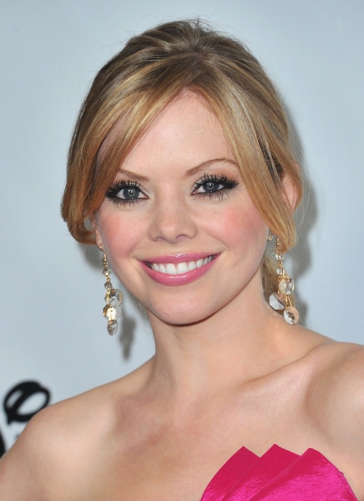 Next photo of Dreama Walker