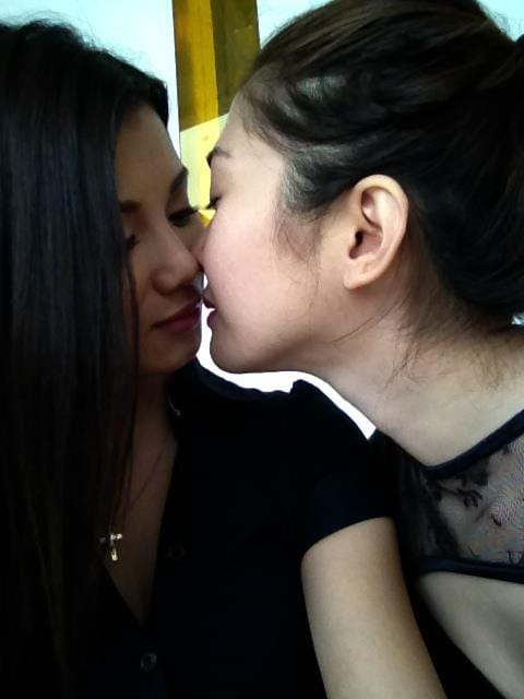 Lesbian indonesia. Ciuman Indonesia. Ciuman Viral. Sma Kiss. Abg 14th.