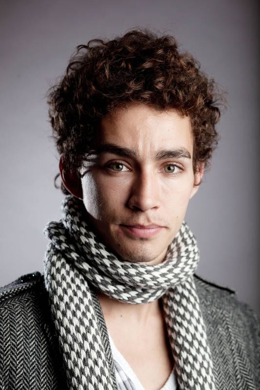 Next photo of Robert Sheehan